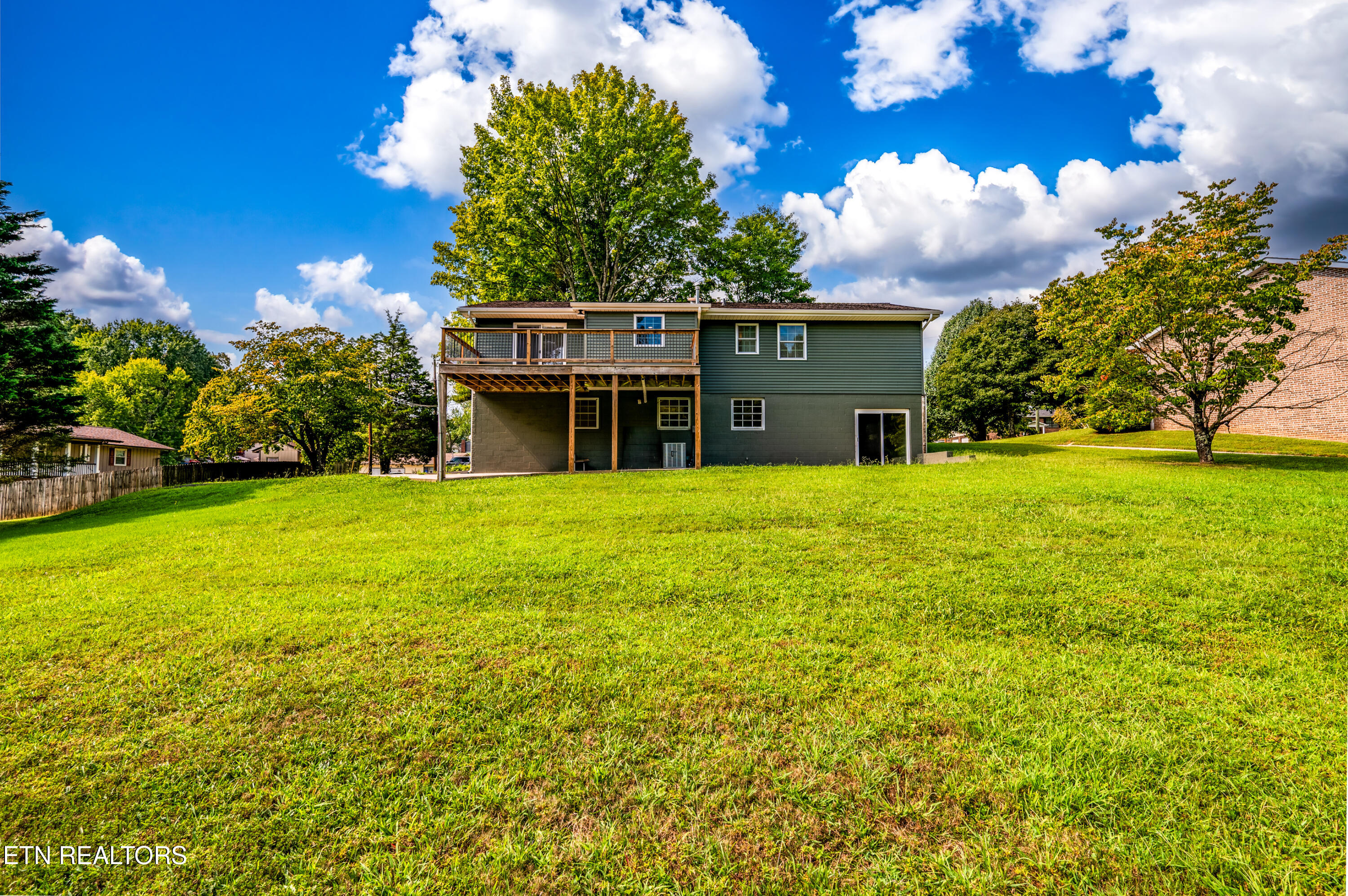 1205 Hoss Rd