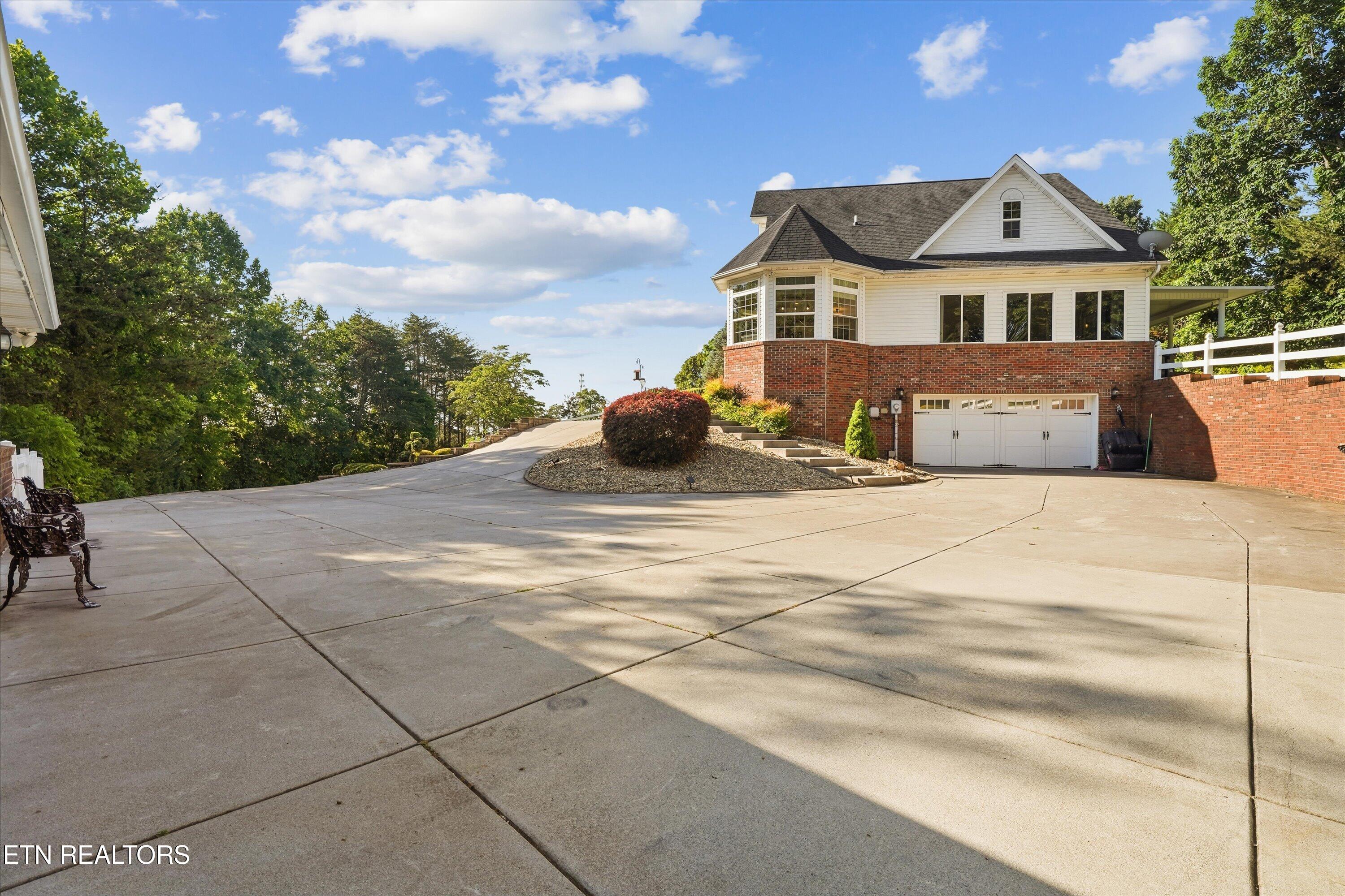 619 Emerald Ave