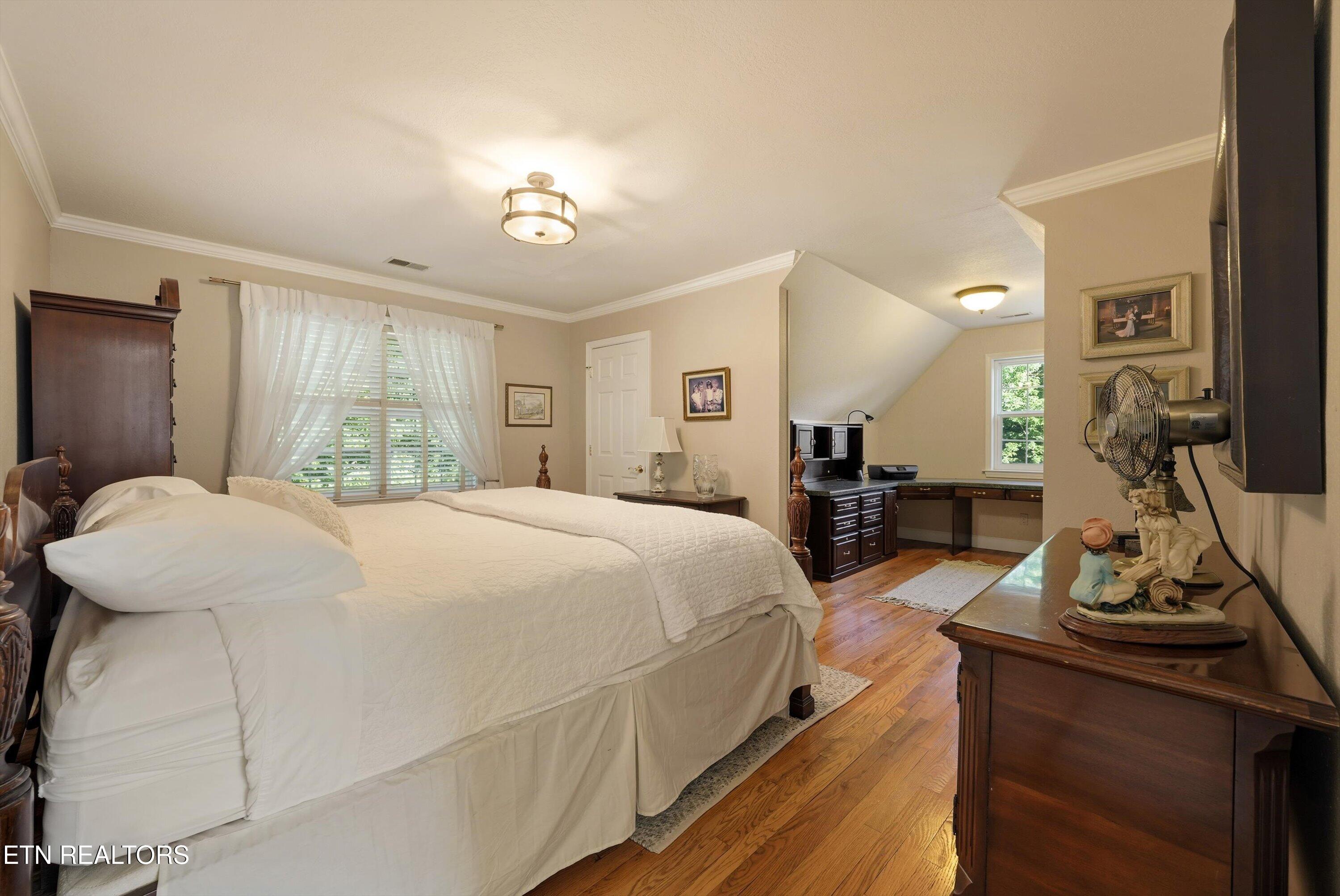 619 Emerald Ave