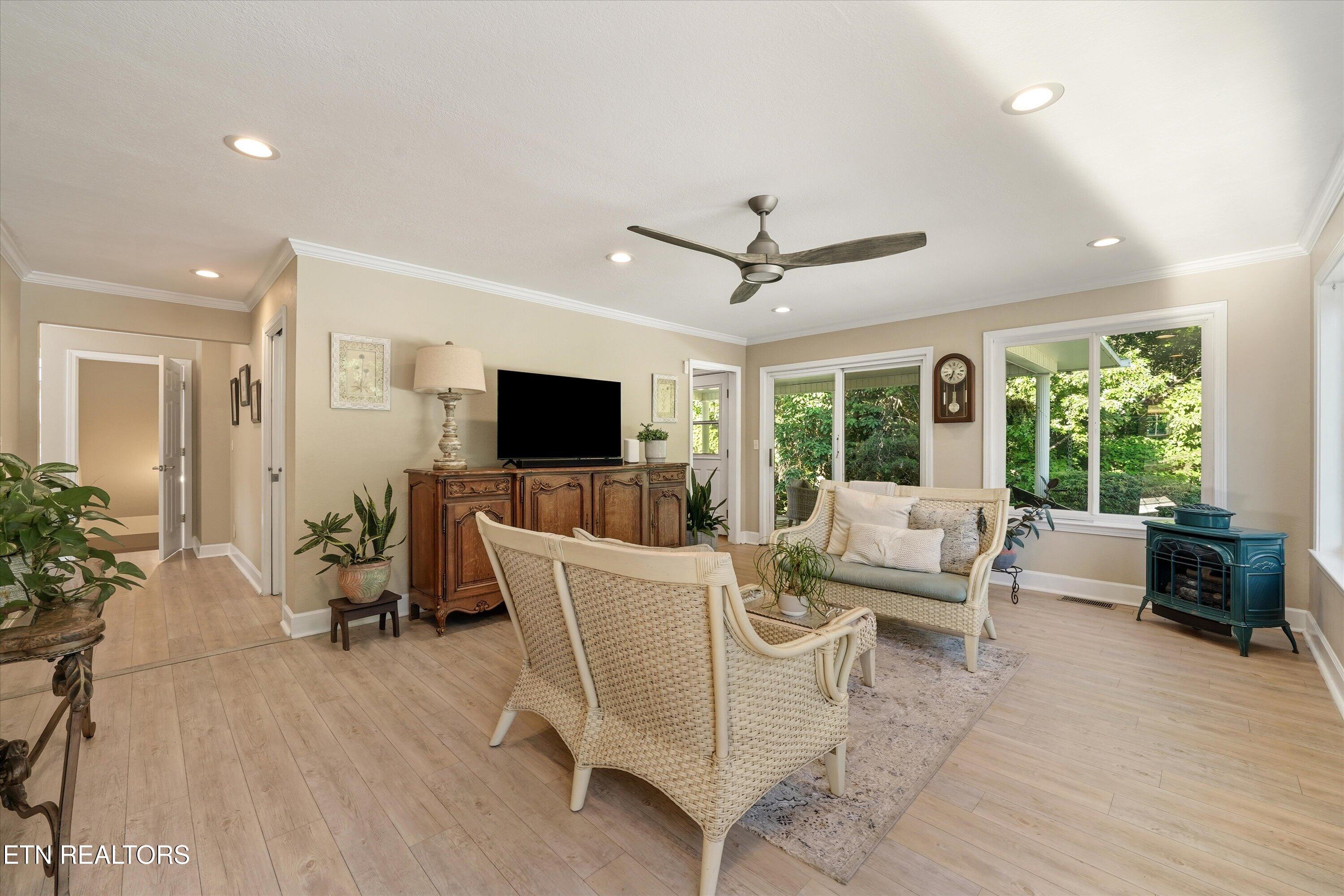 619 Emerald Ave
