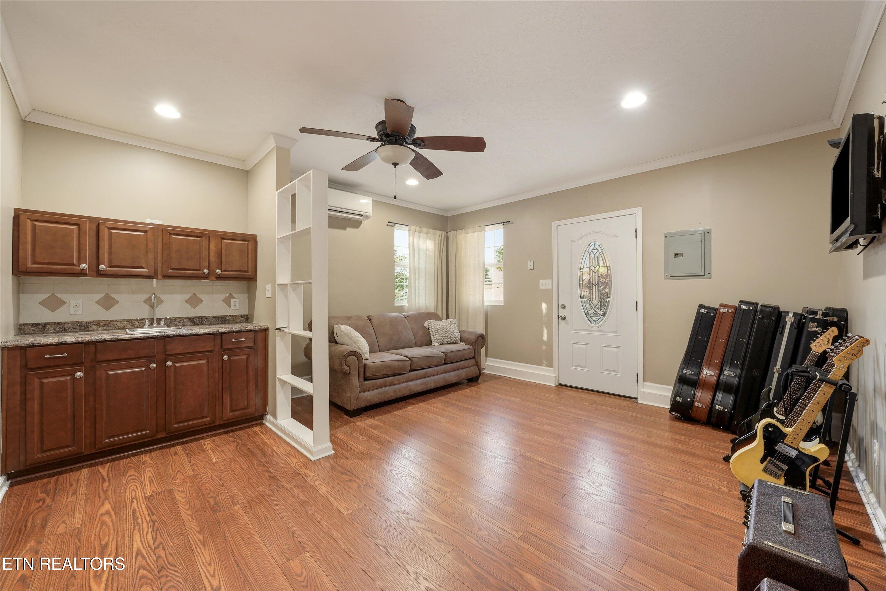 619 Emerald Ave