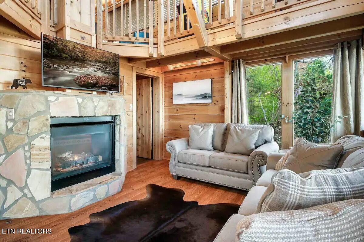 2313 Fox Berry Way