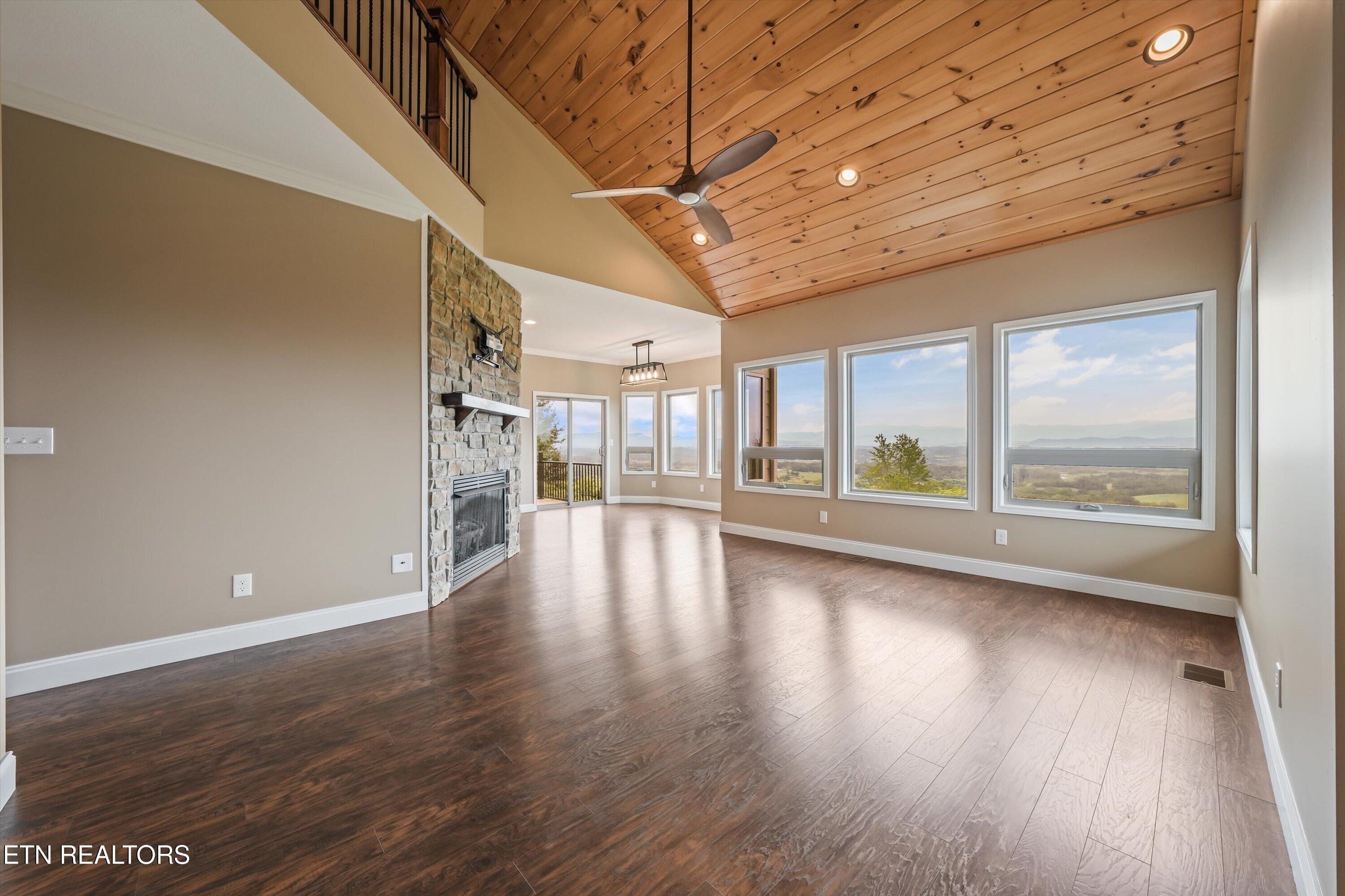 1041 Hilltop Lane