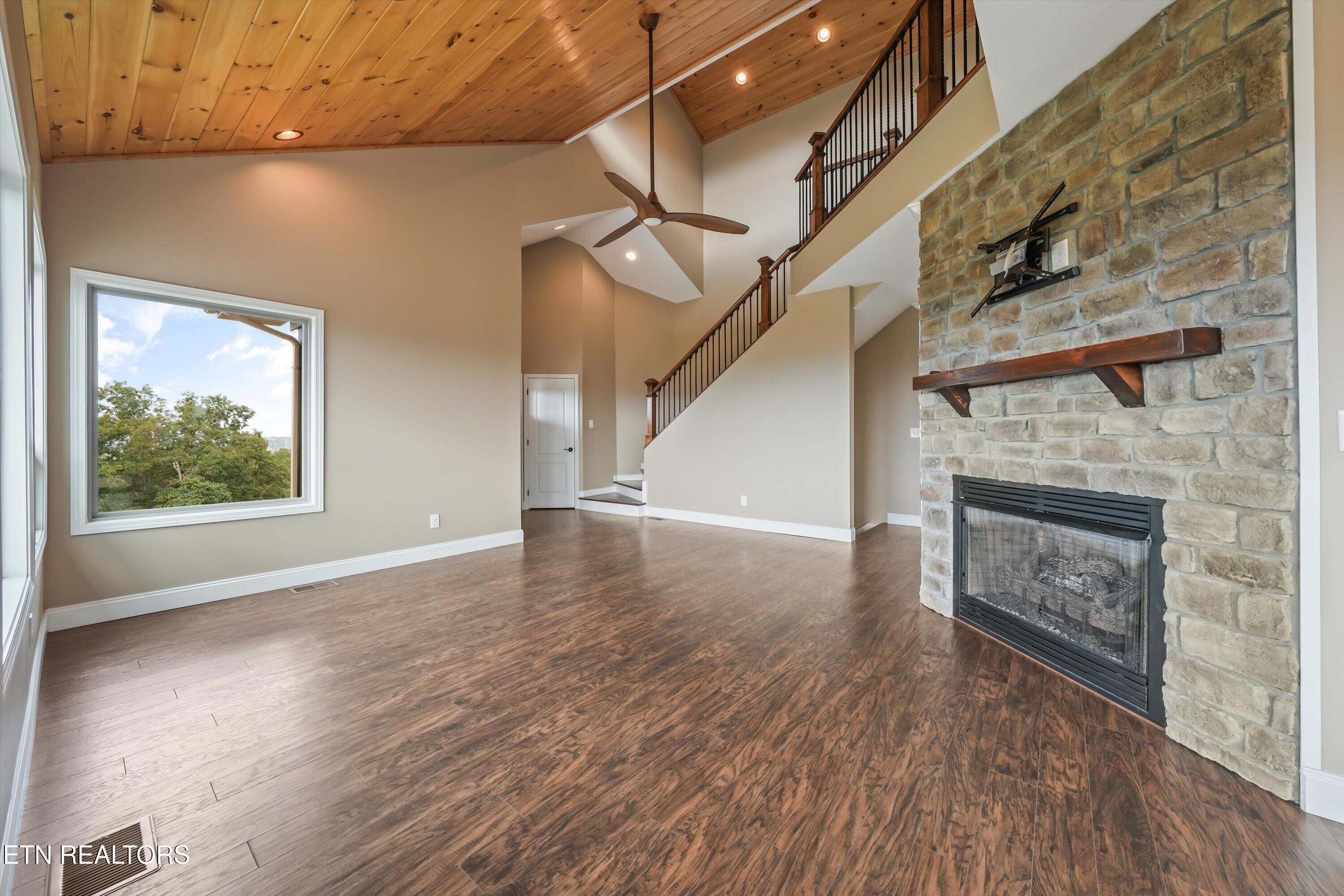 1041 Hilltop Lane