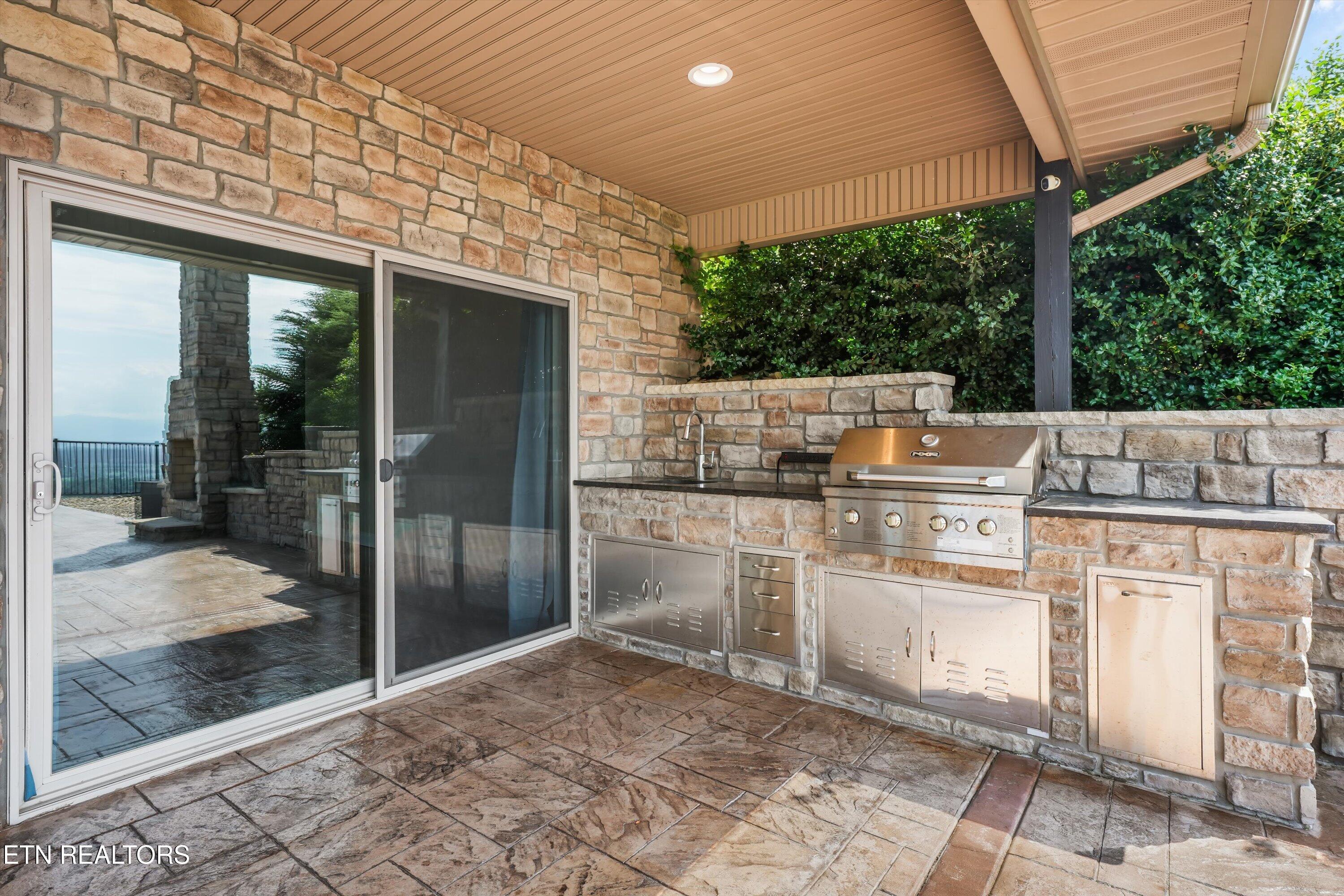 1041 Hilltop Lane