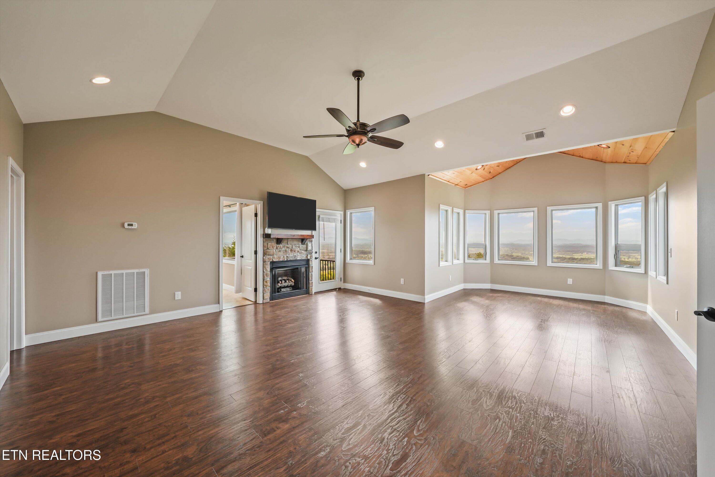 1041 Hilltop Lane