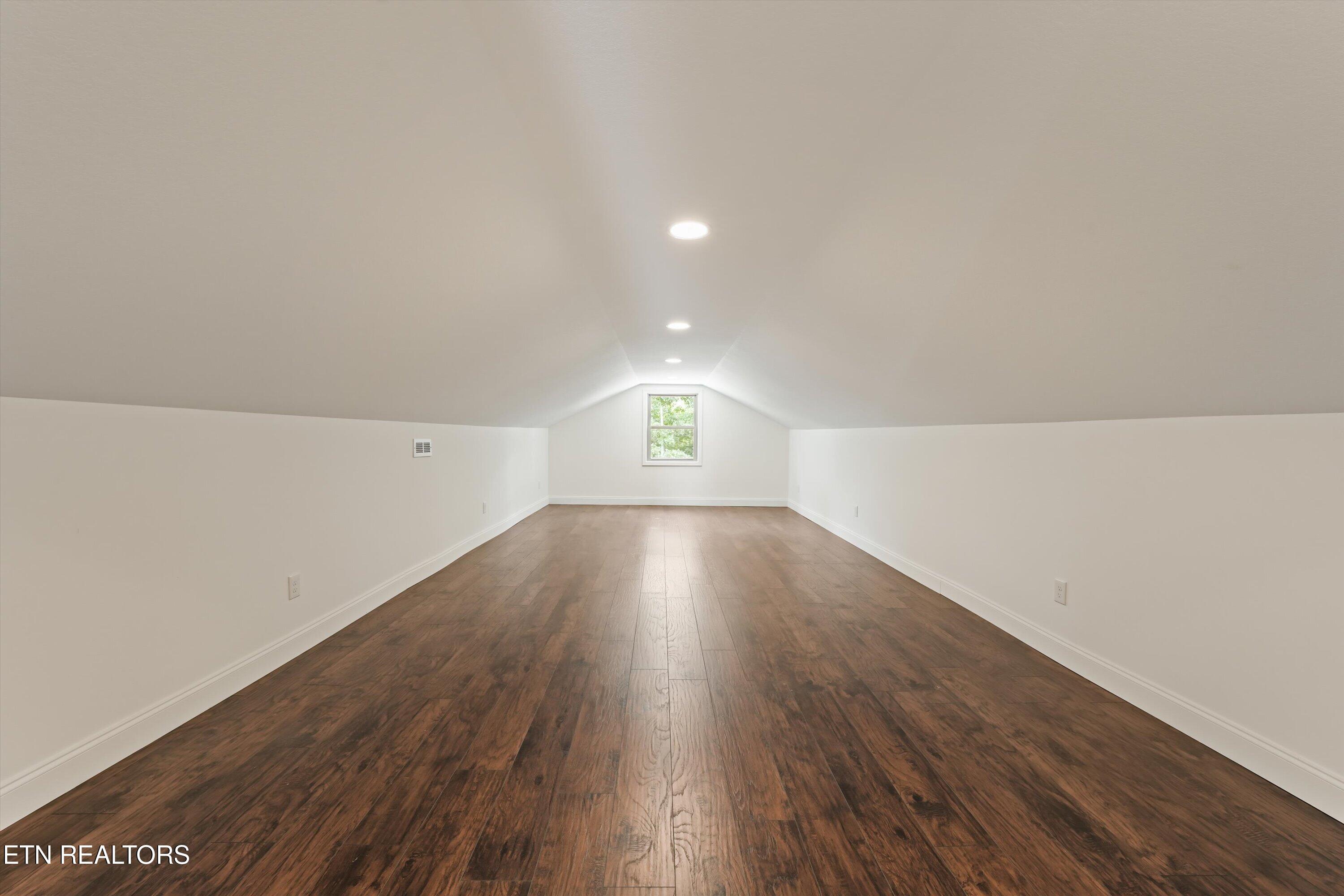 1041 Hilltop Lane
