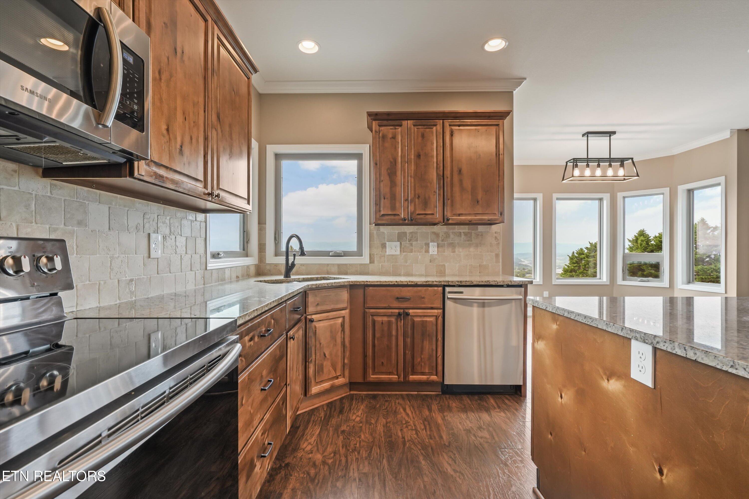1041 Hilltop Lane