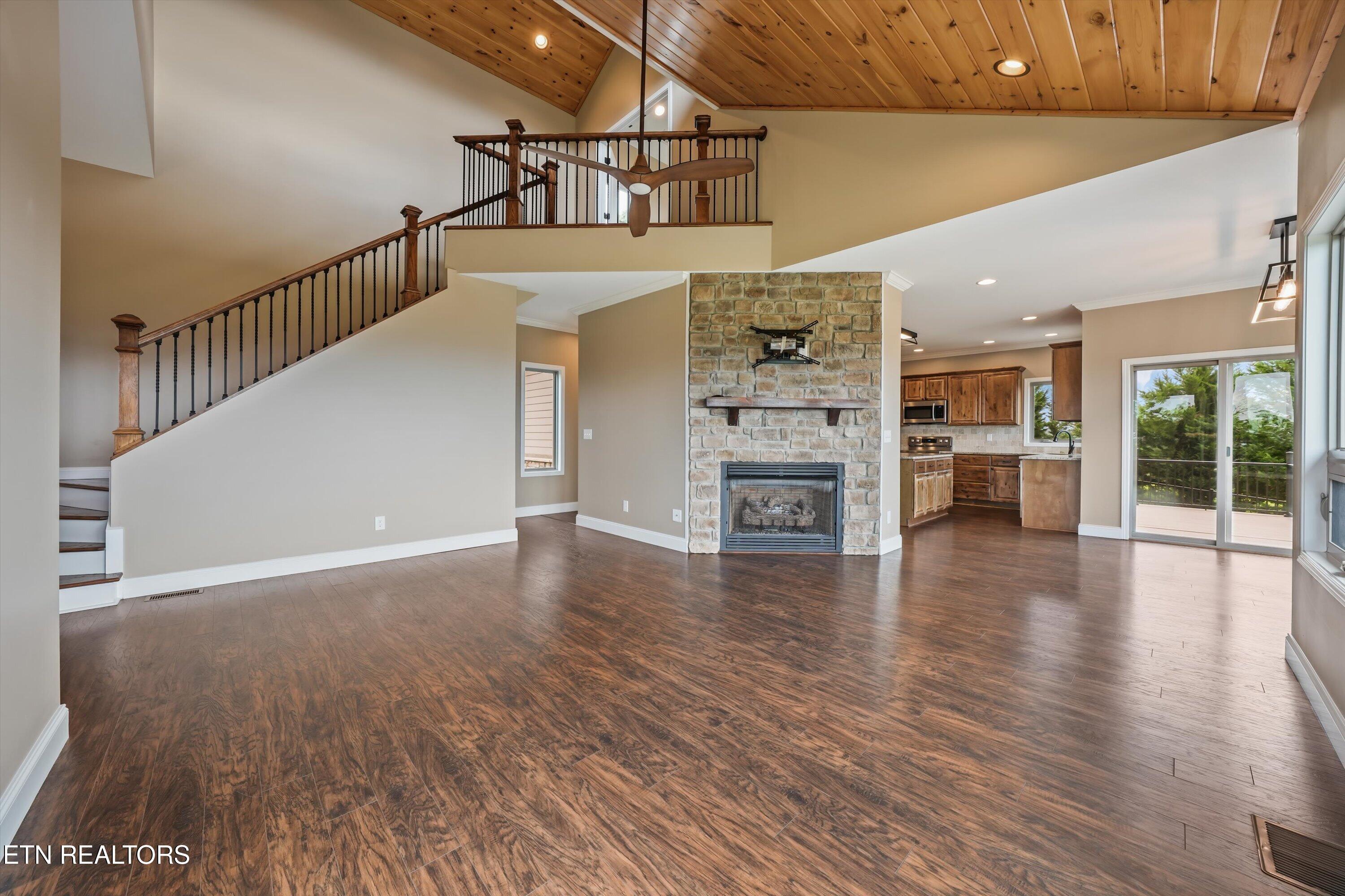1041 Hilltop Lane