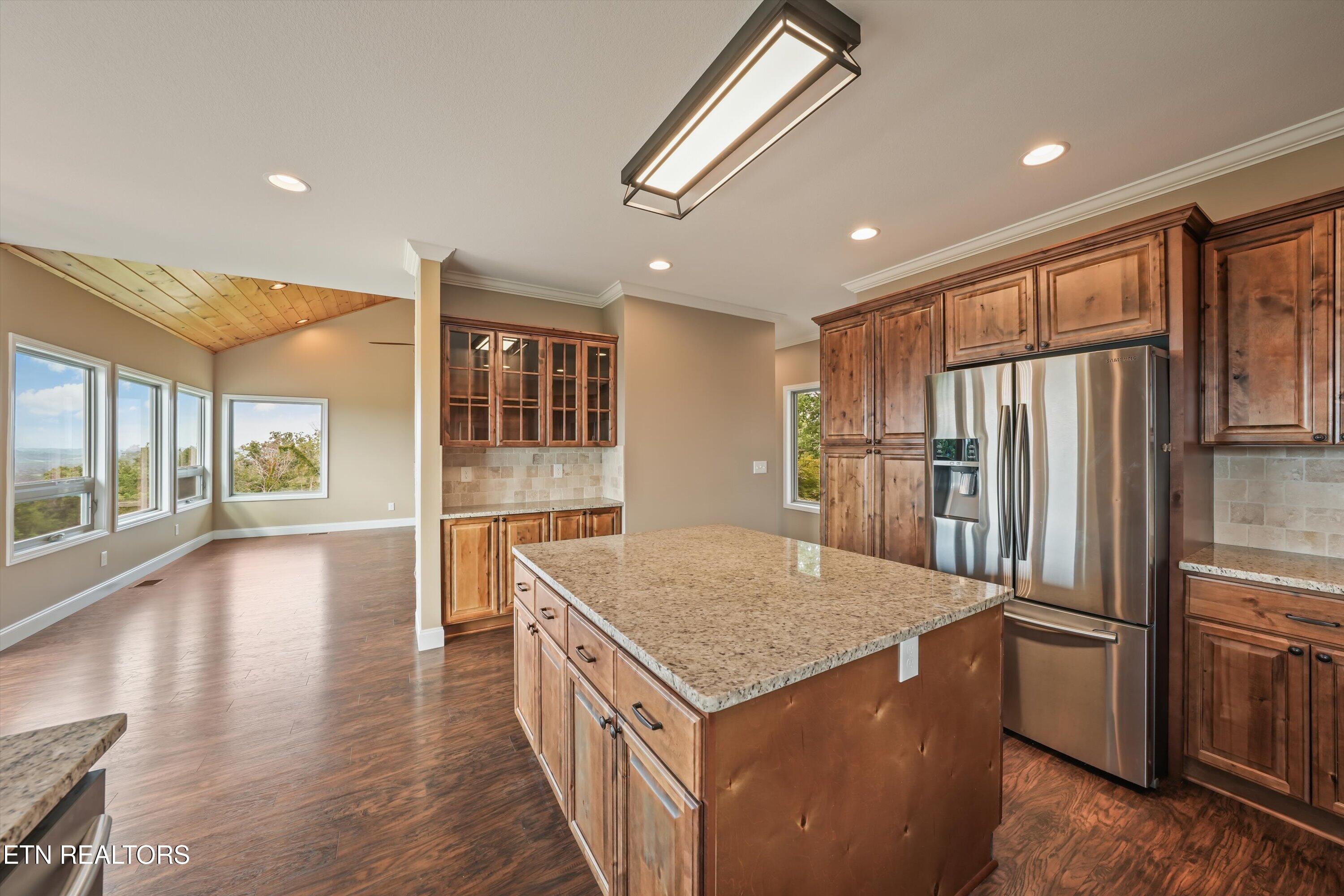 1041 Hilltop Lane