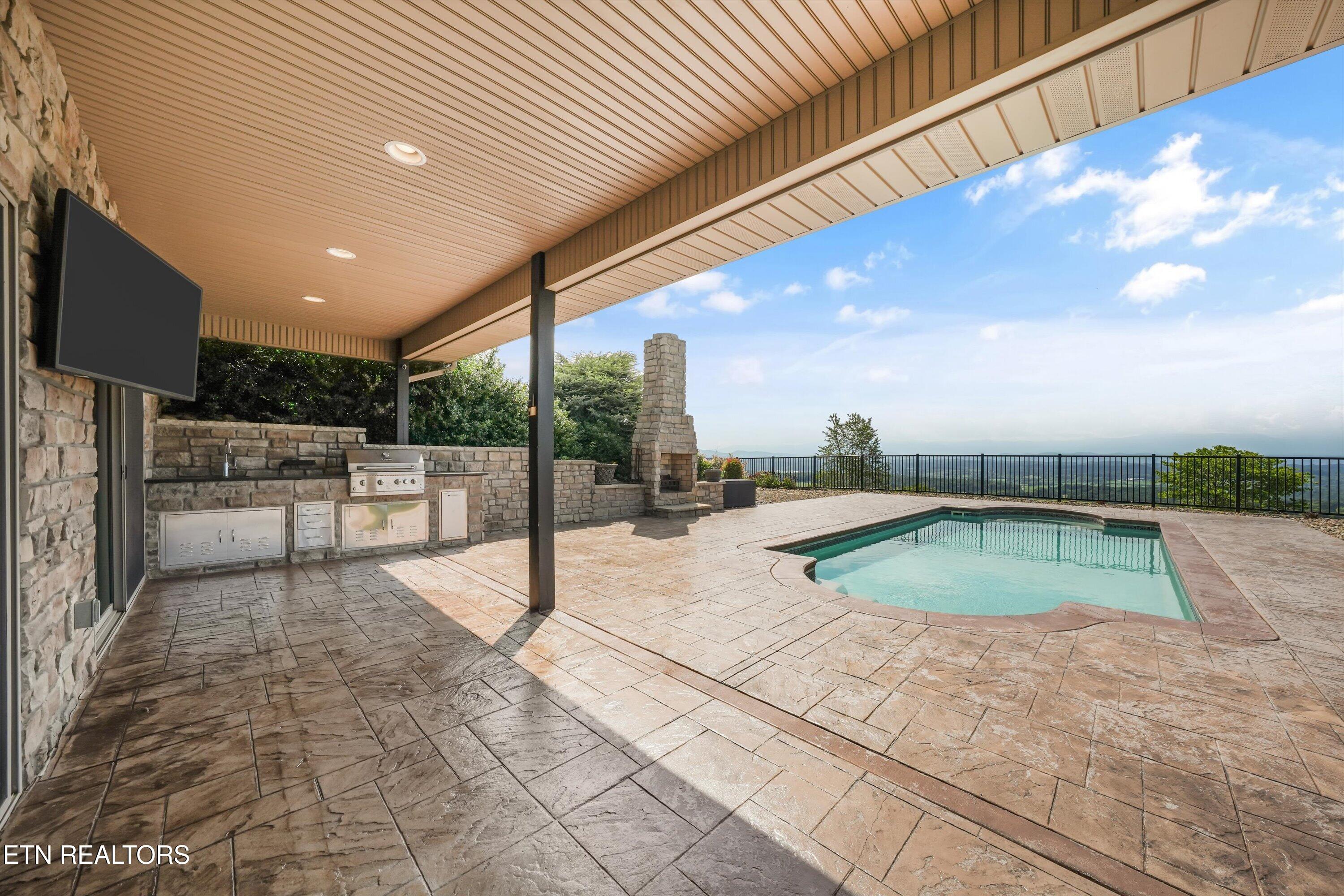 1041 Hilltop Lane