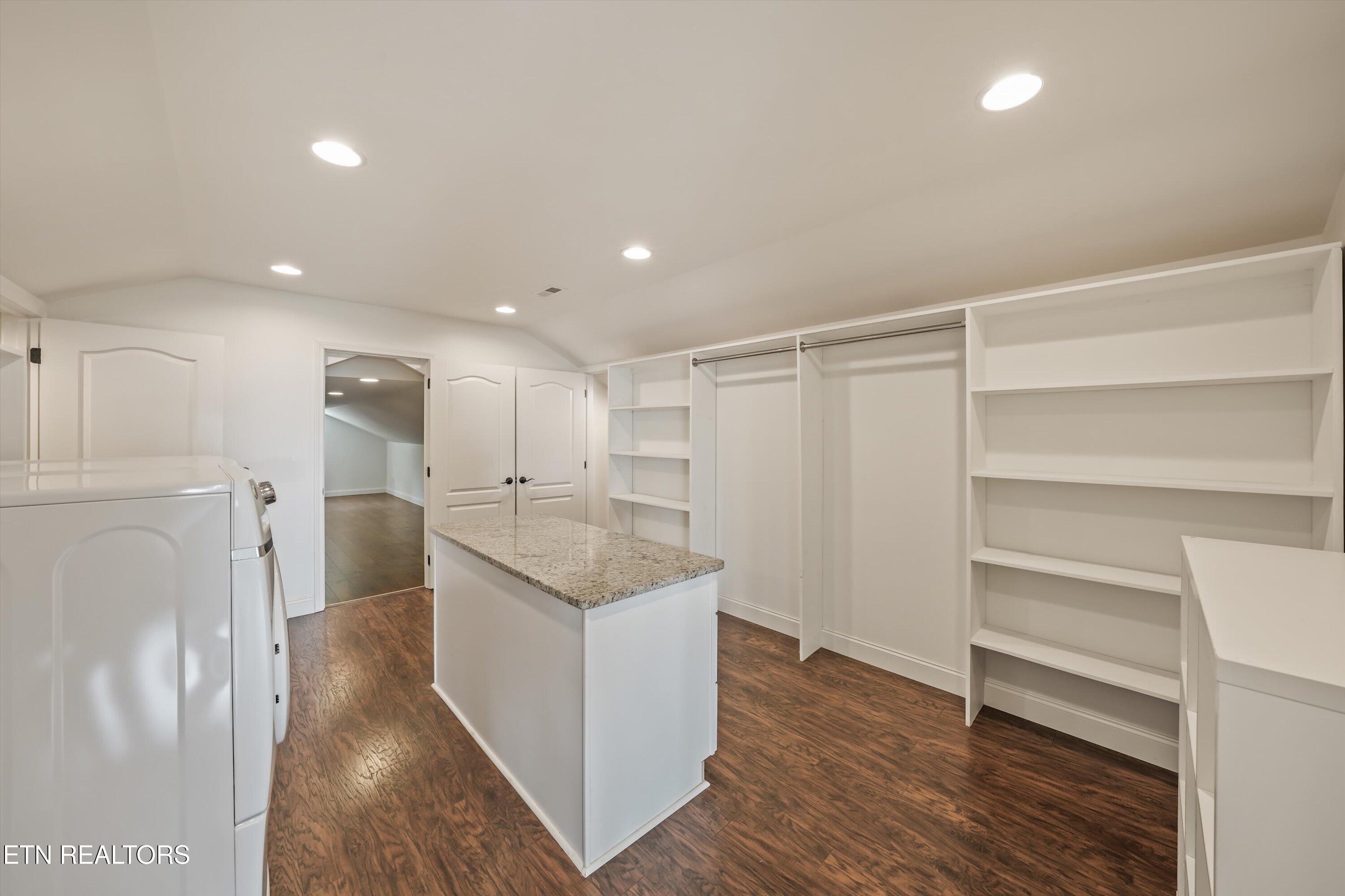 1041 Hilltop Lane