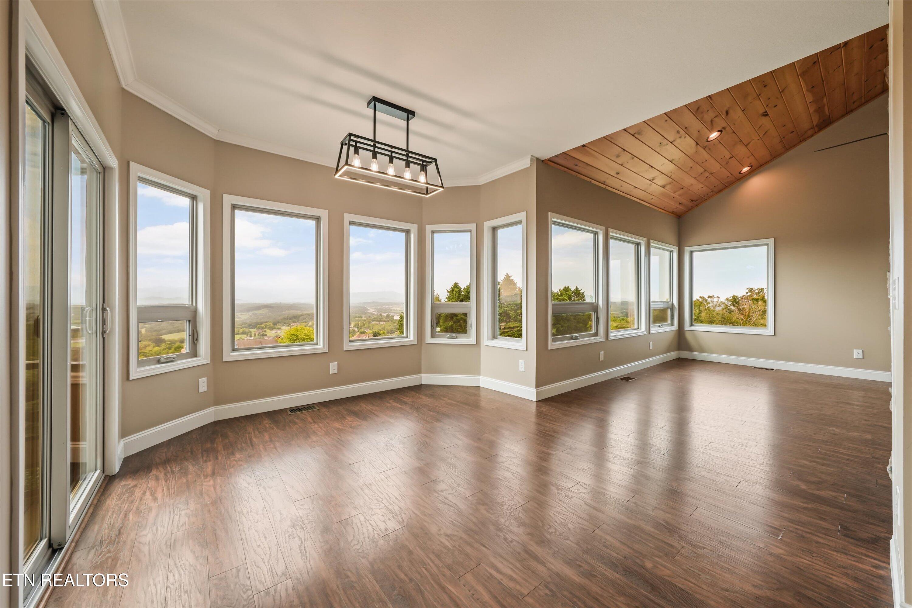 1041 Hilltop Lane