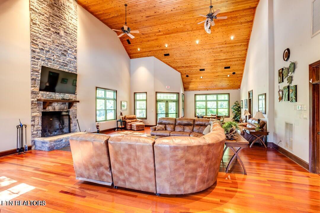 615 Waterside Circle