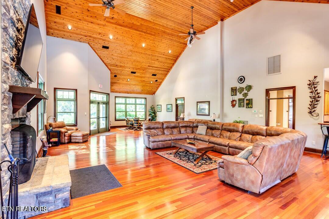 615 Waterside Circle