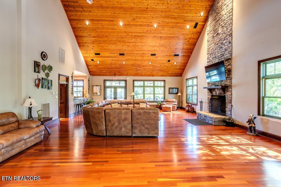 615 Waterside Circle