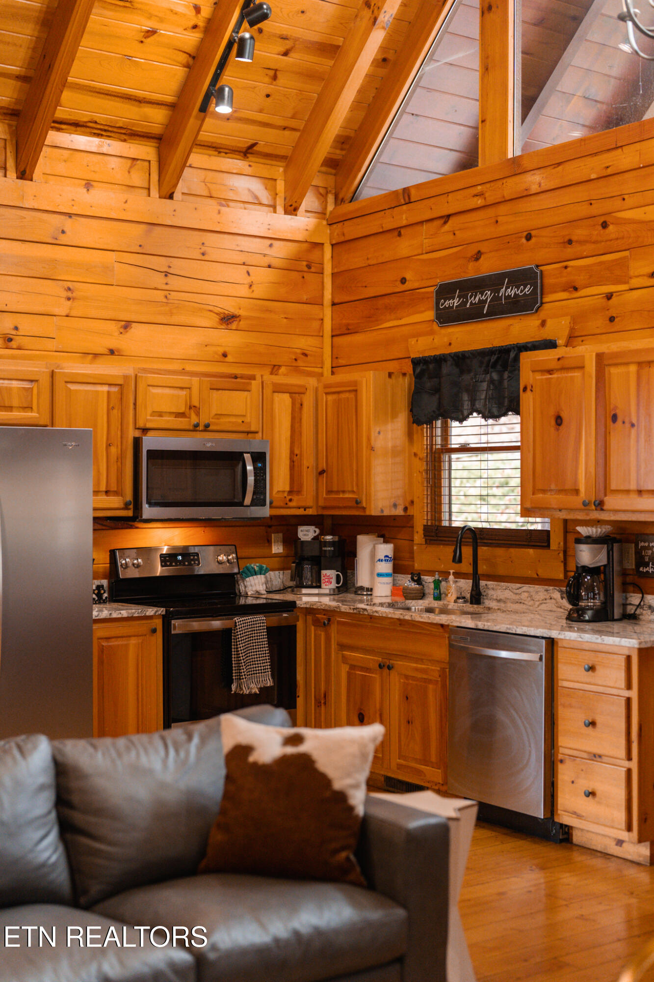 2251 Upper Middle Creek Rd