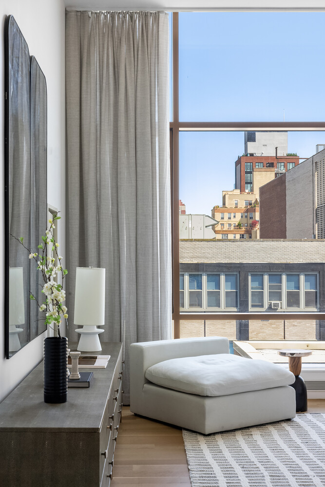 215 E 19TH Street 8E