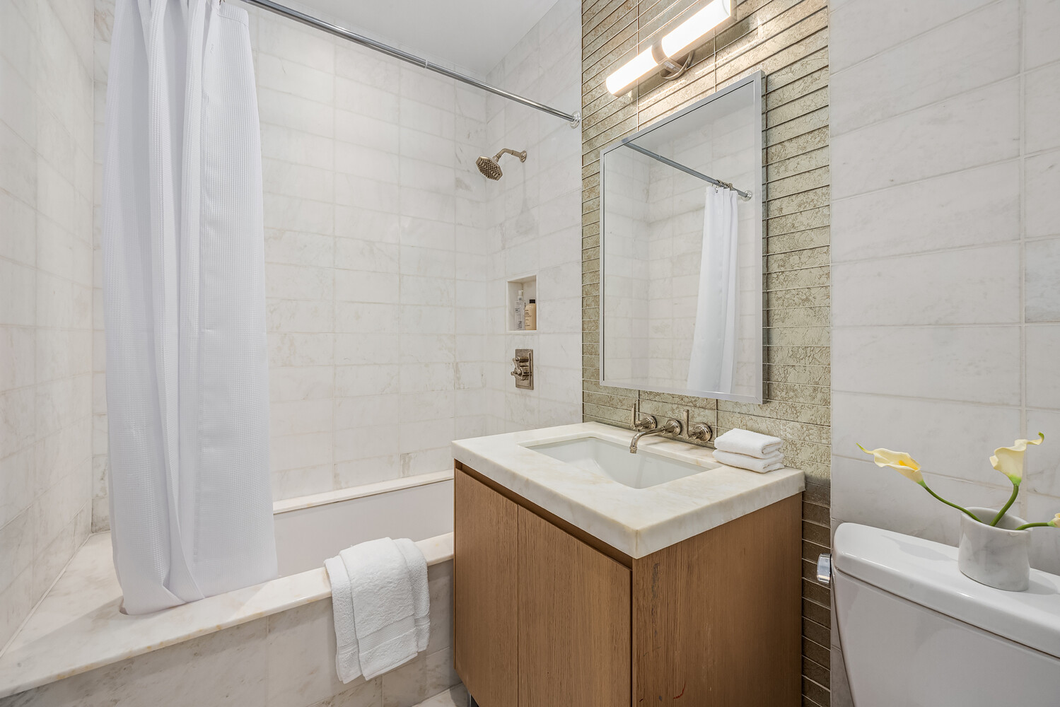 215 E 19TH Street 8E