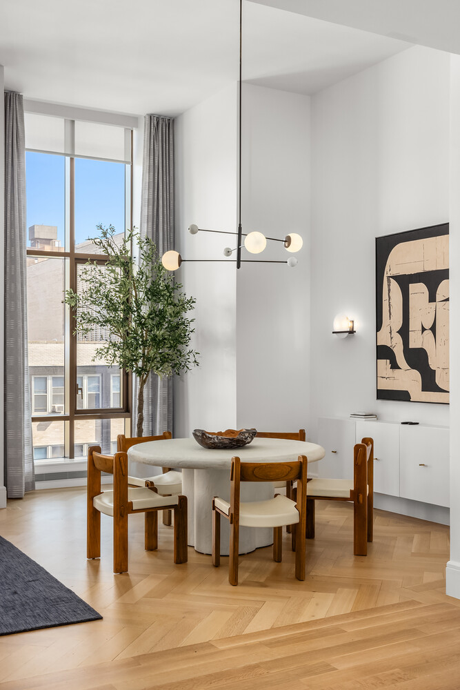 215 E 19TH Street 8E