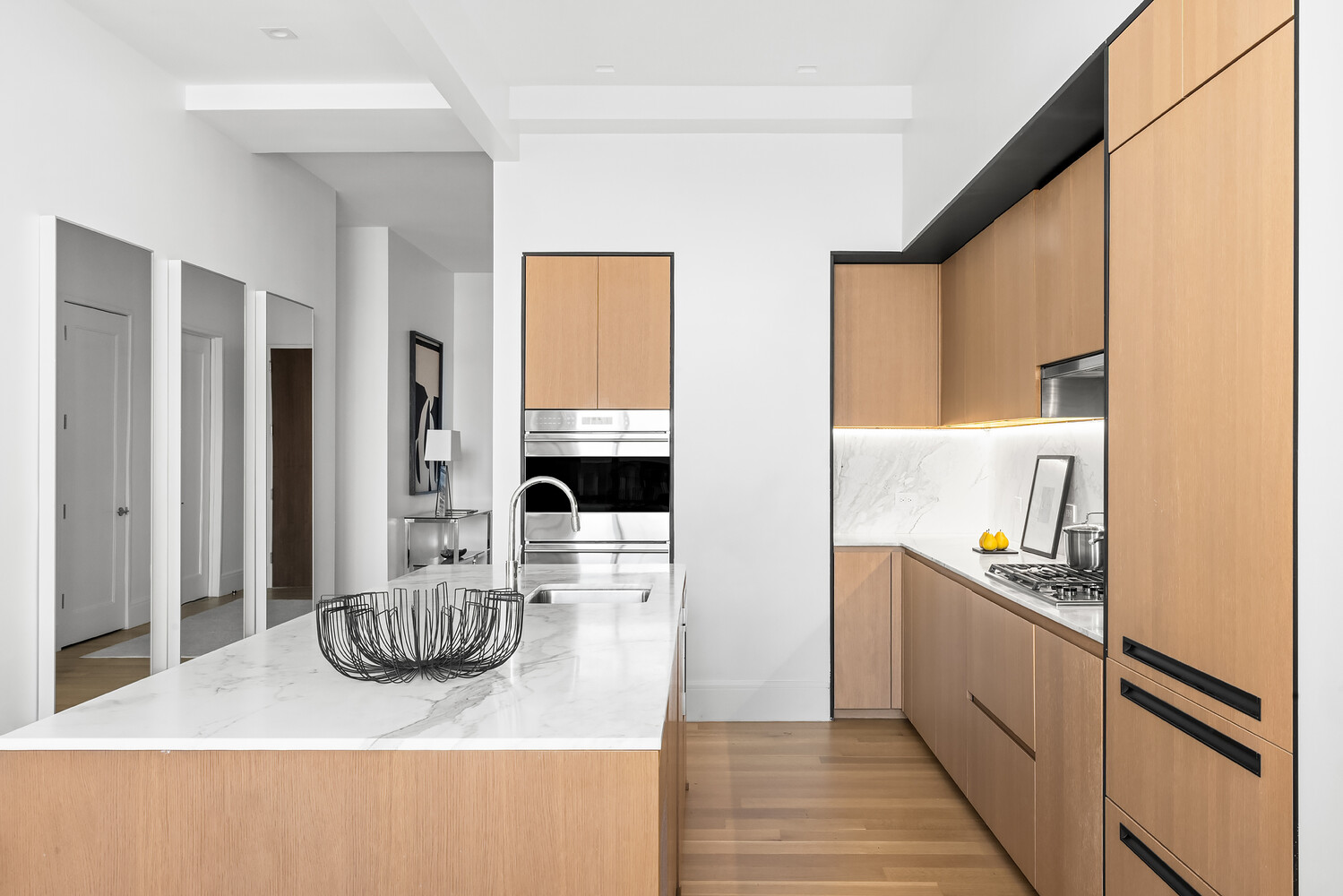 215 E 19TH Street 8E