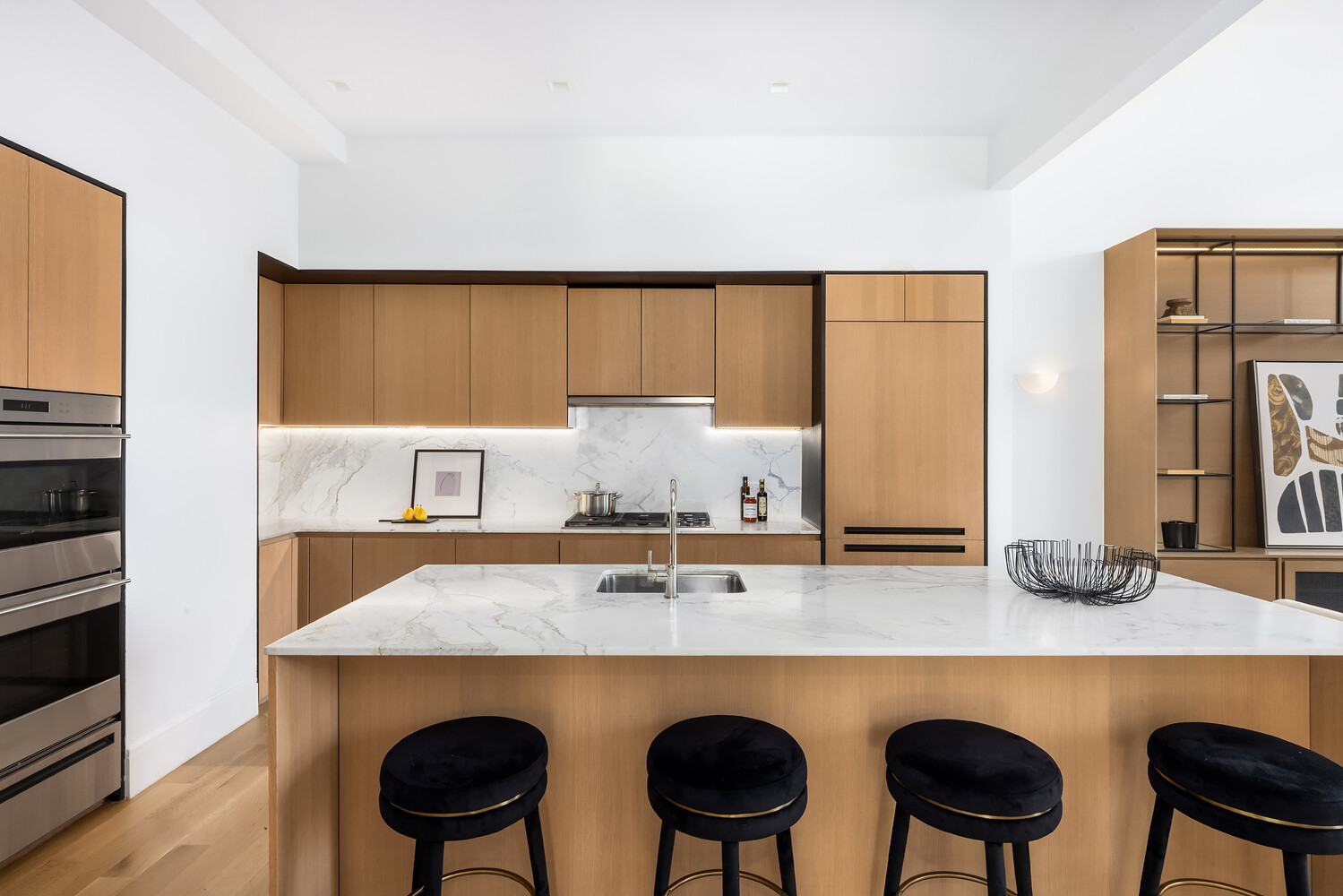 215 E 19TH Street 8E