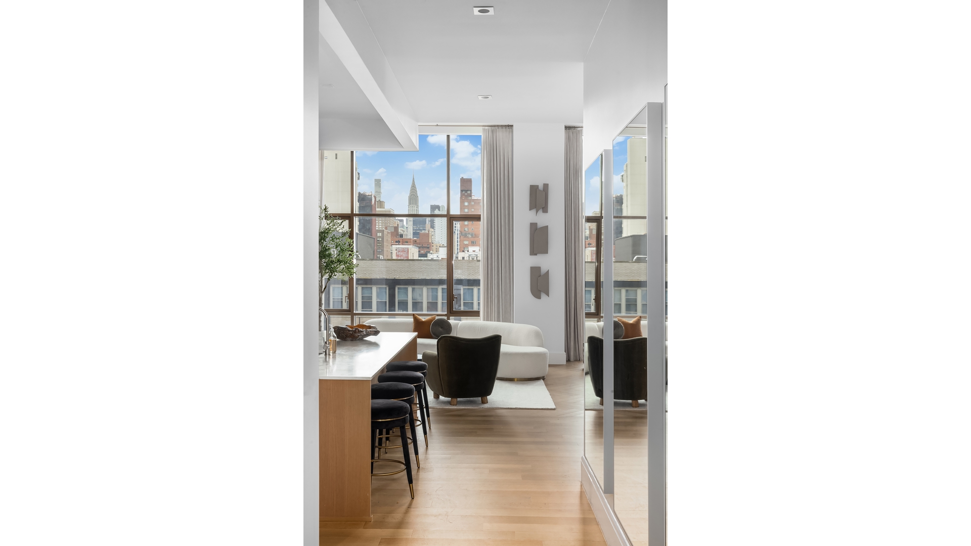 215 E 19TH Street 8E