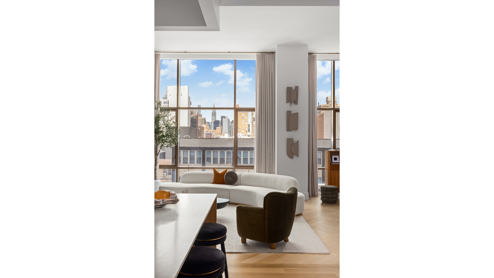 215 E 19TH Street 8E