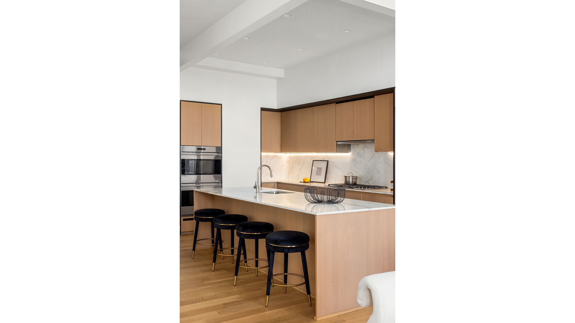 215 E 19TH Street 8E