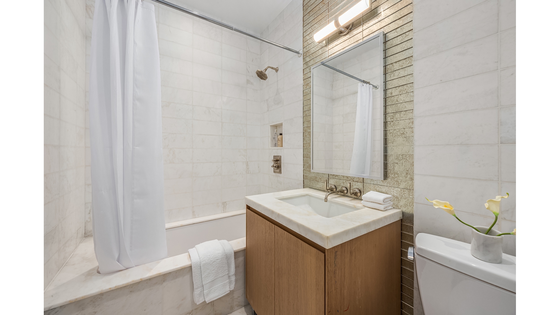 215 E 19TH Street 8E