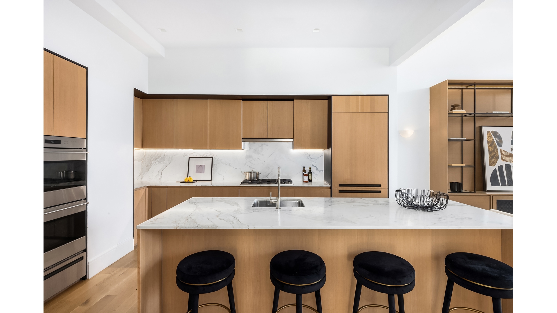 215 E 19TH Street 8E