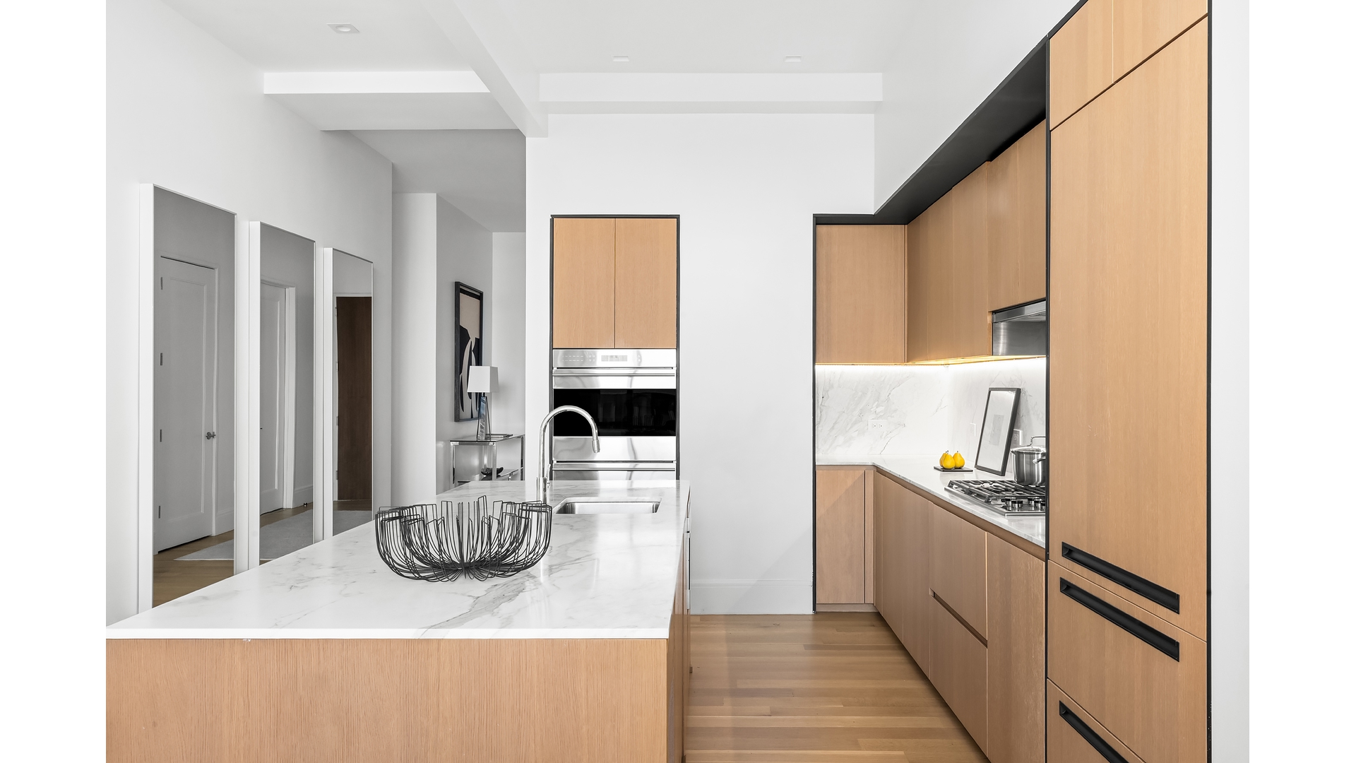 215 E 19TH Street 8E