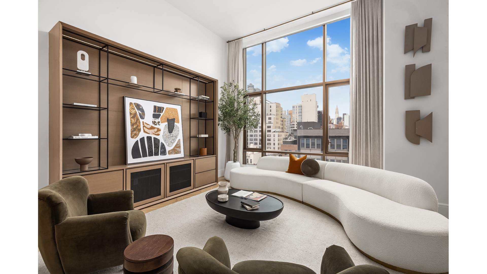 215 E 19TH Street 8E