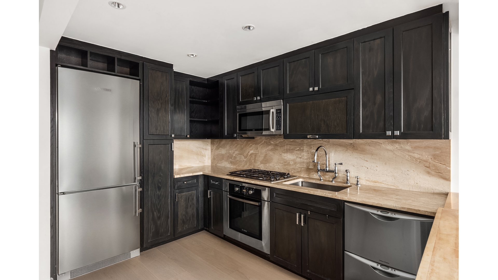 333 RECTOR Place 907