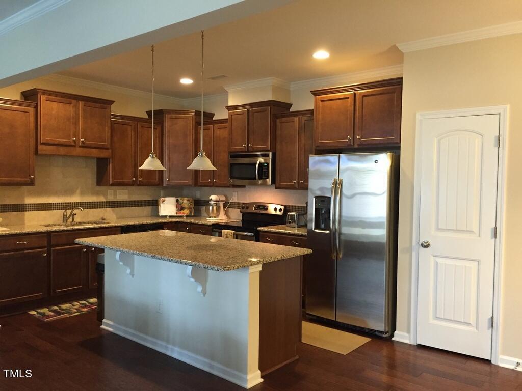228 Skyros Loop
