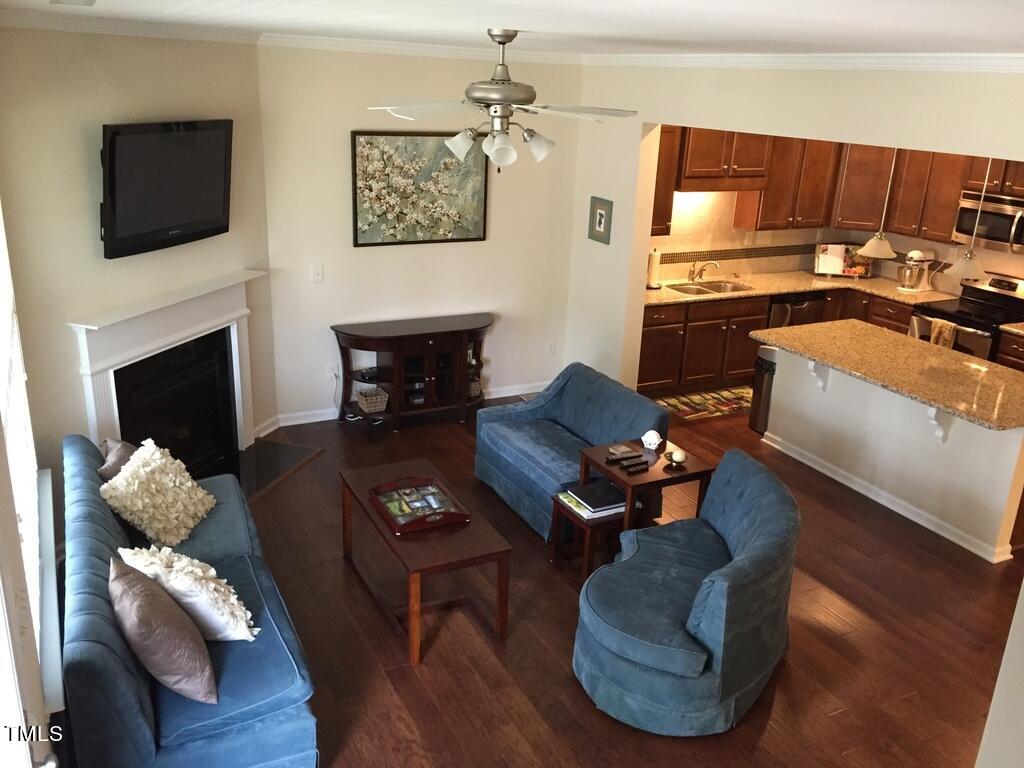 228 Skyros Loop