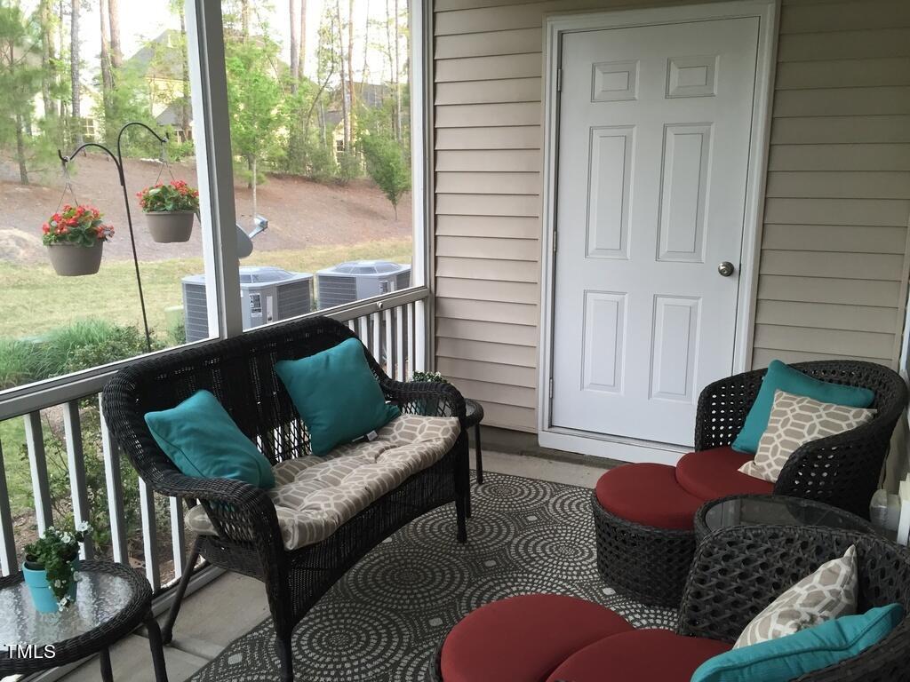 228 Skyros Loop