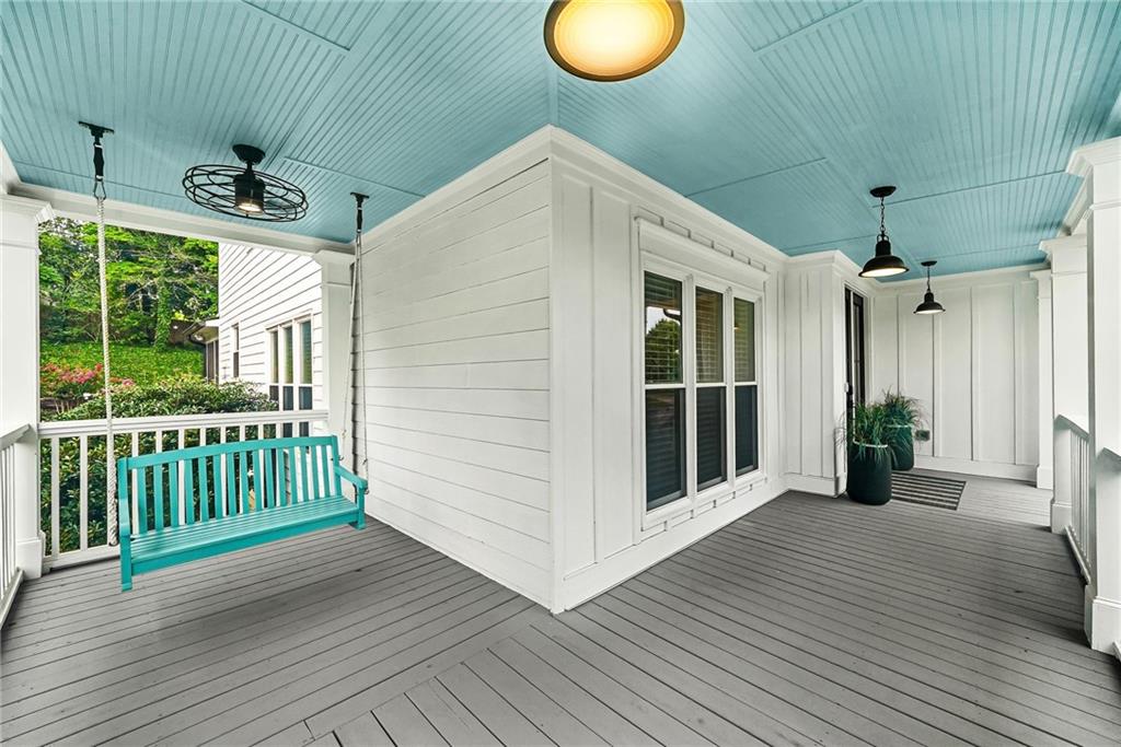 2437 Retreat Close