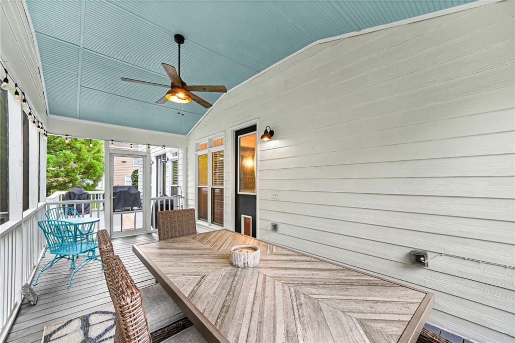 2437 Retreat Close