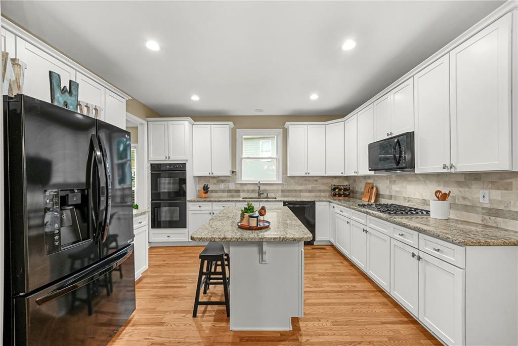 2437 Retreat Close
