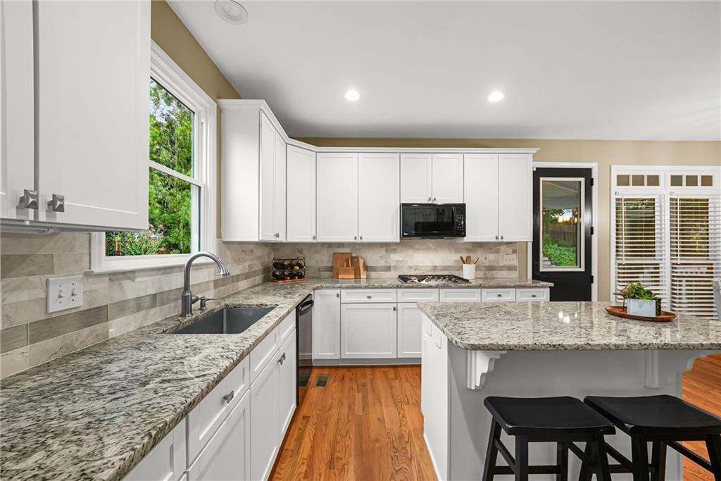 2437 Retreat Close