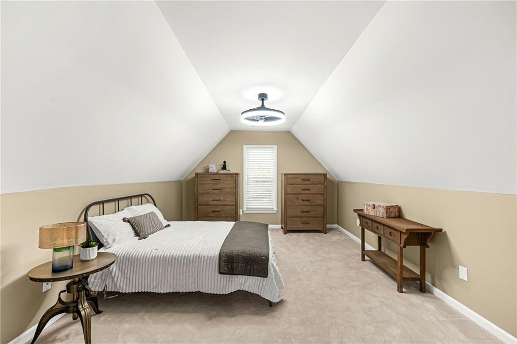 2437 Retreat Close