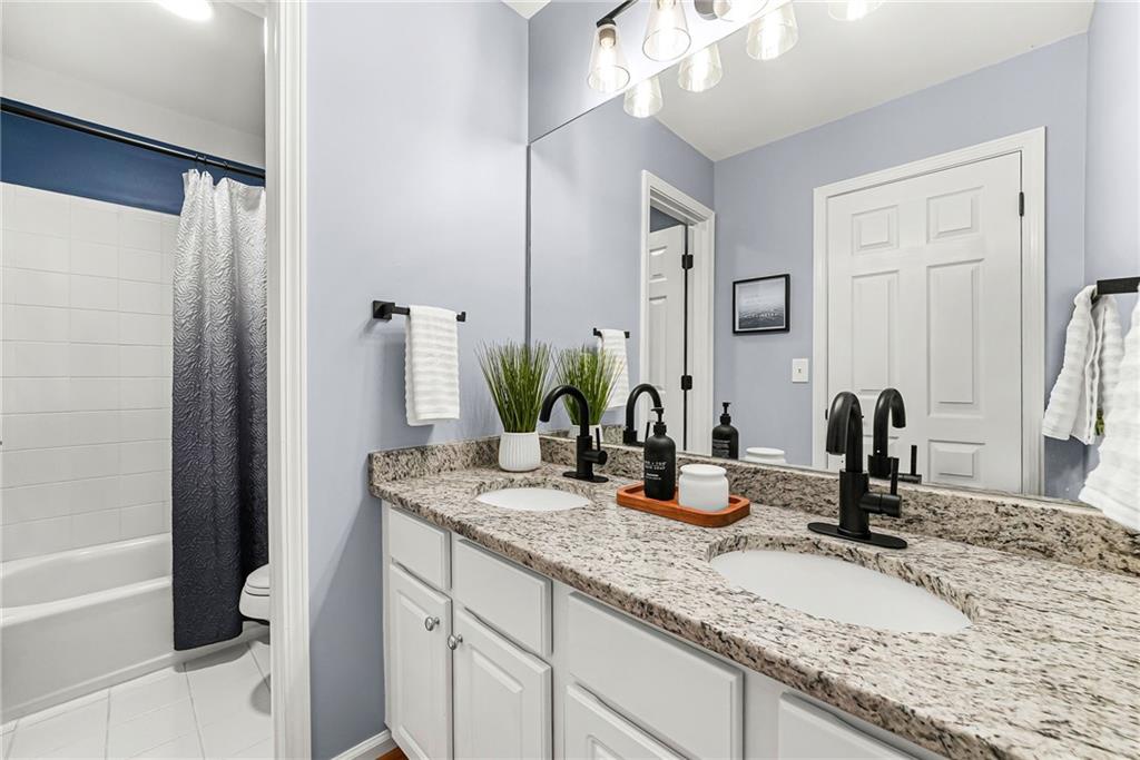2437 Retreat Close