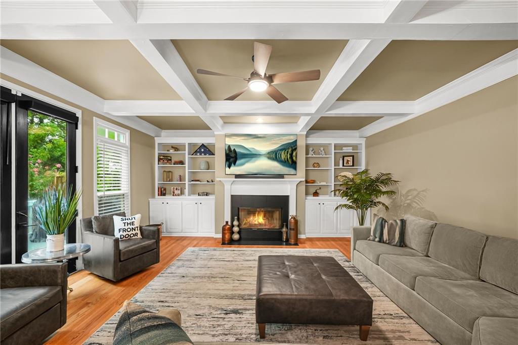 2437 Retreat Close