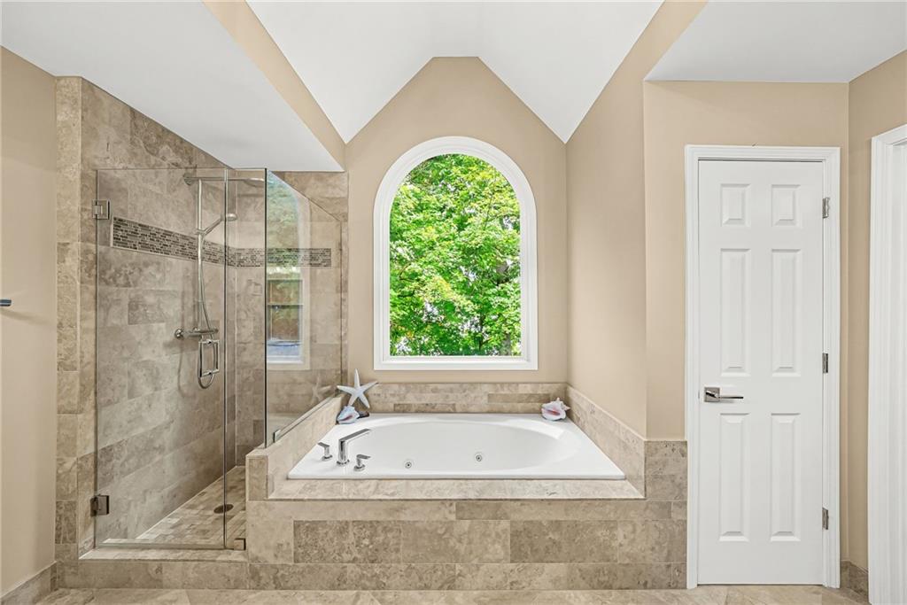2437 Retreat Close