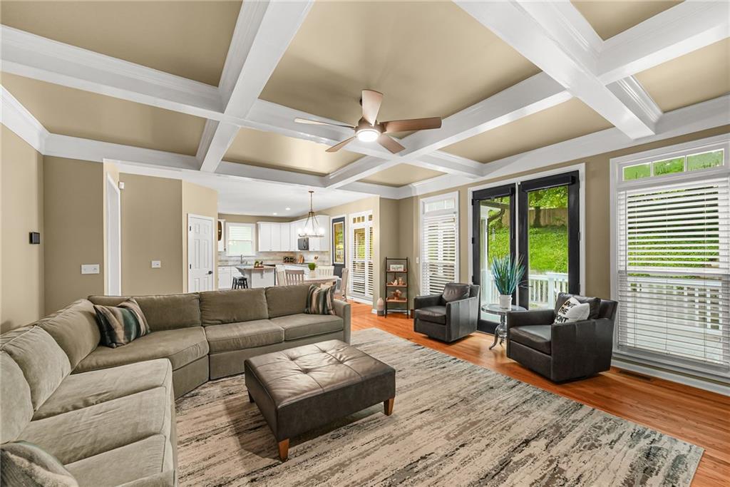 2437 Retreat Close