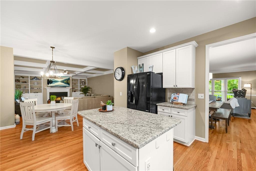 2437 Retreat Close