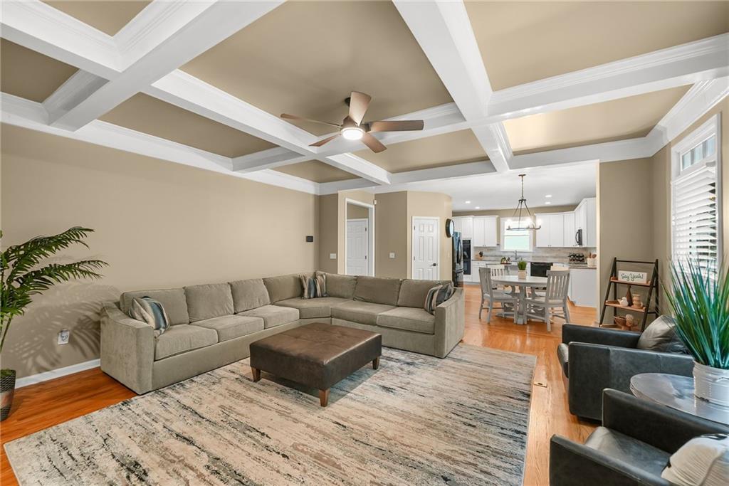 2437 Retreat Close