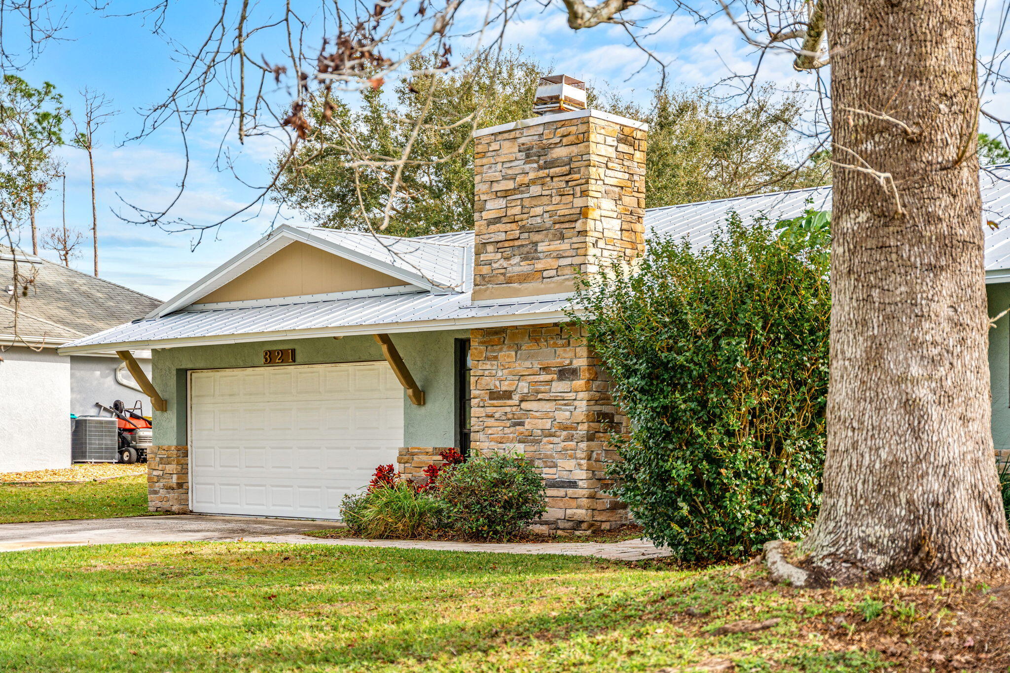 321 Christmas Avenue SE