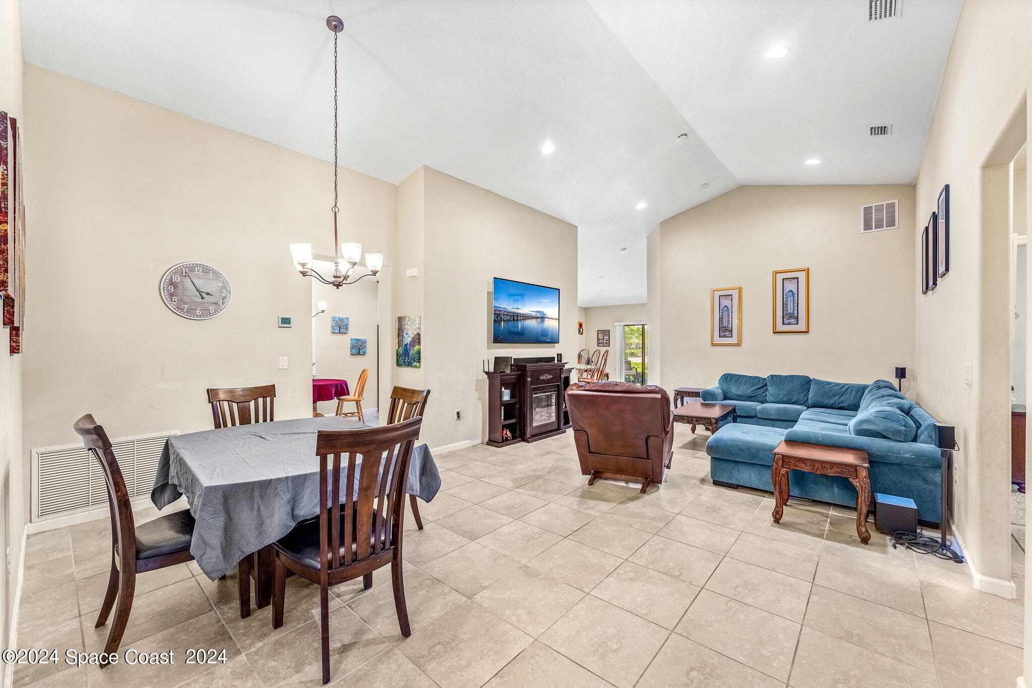411 Trymore Drive SE